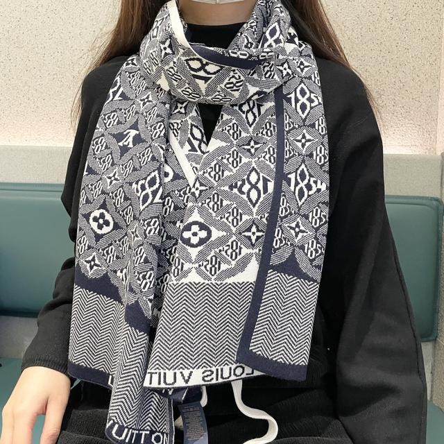 LV Scarf-110